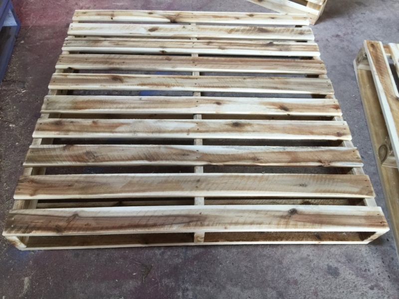 Pallet gỗ tràm 1140x1140 tải nhẹ sử dụng xuất khẩu