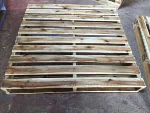 Pallet gỗ tràm 1140x1140 tải nhẹ sử dụng xuất khẩu