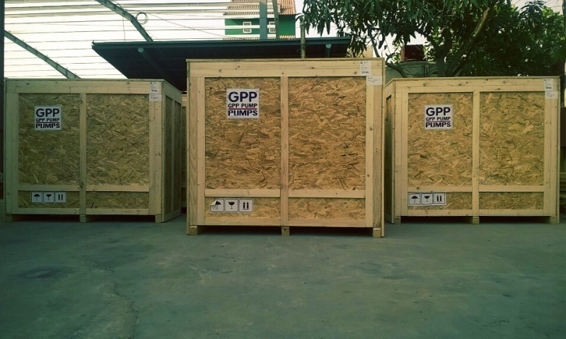 Pallet gỗ kê hàng linh kiện máy móc