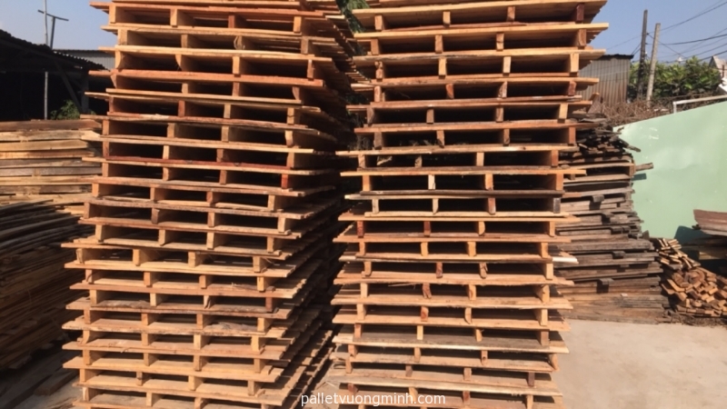 Pallet gỗ cũ gạch men 900x1100X100 mm THANH LÝ RÈ